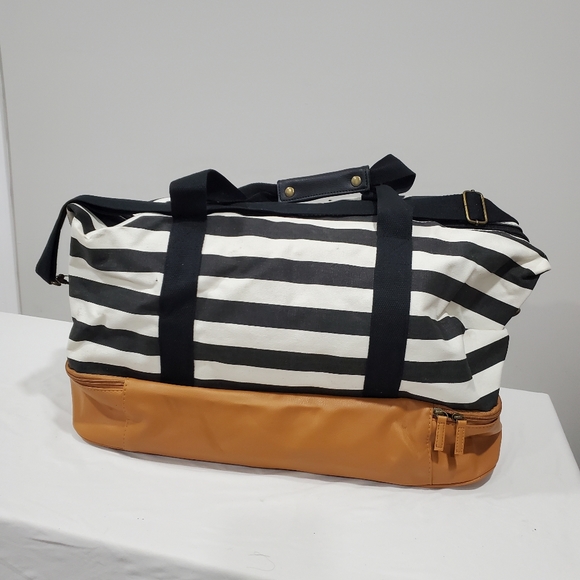 NWOT - Unisex Overnight/Weekender Bag - Picture 2 of 11